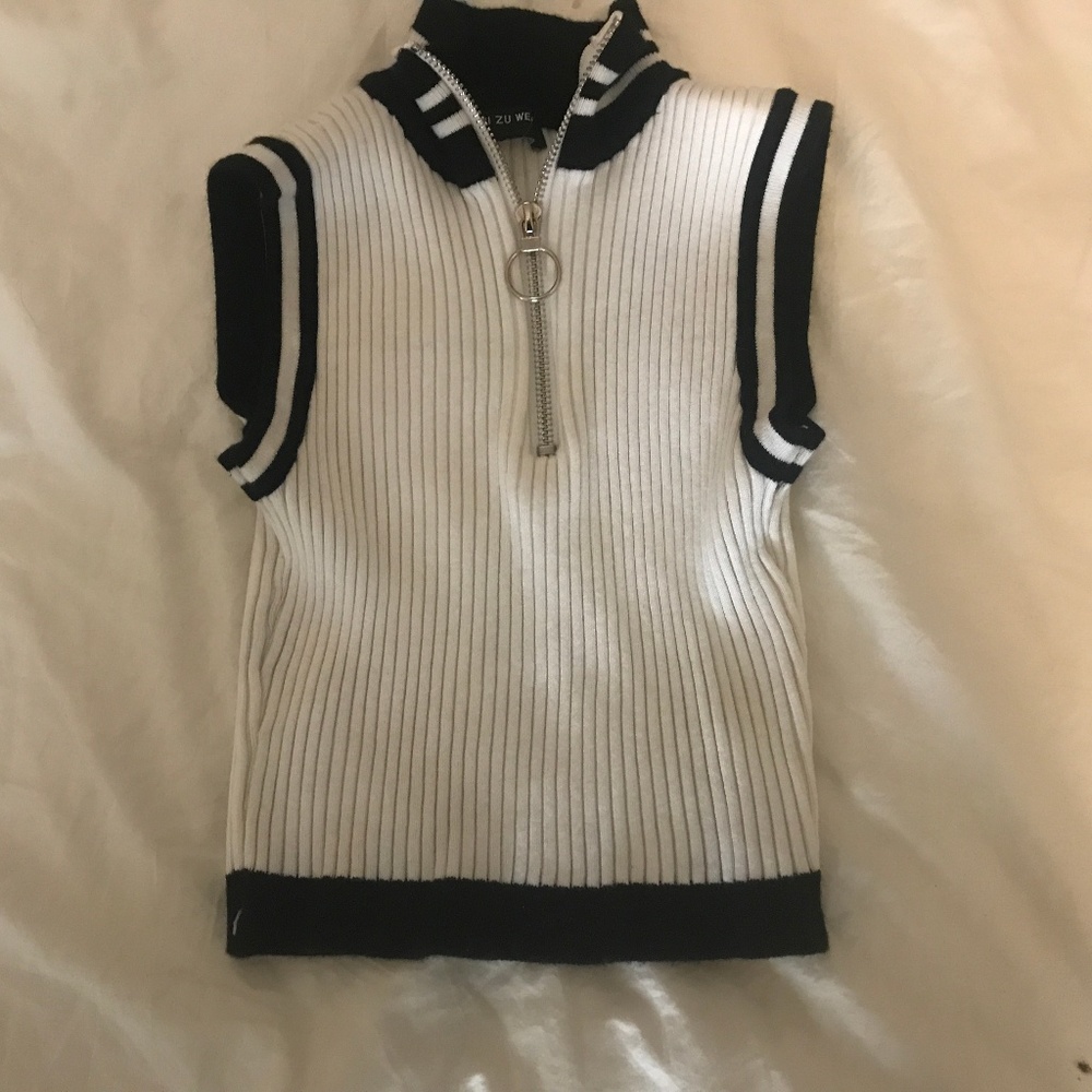 Stretchy Stripe Crop Top With Zipper M